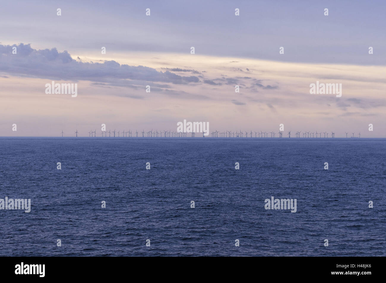 Offshore-Windpark in der Nordsee Stockfoto