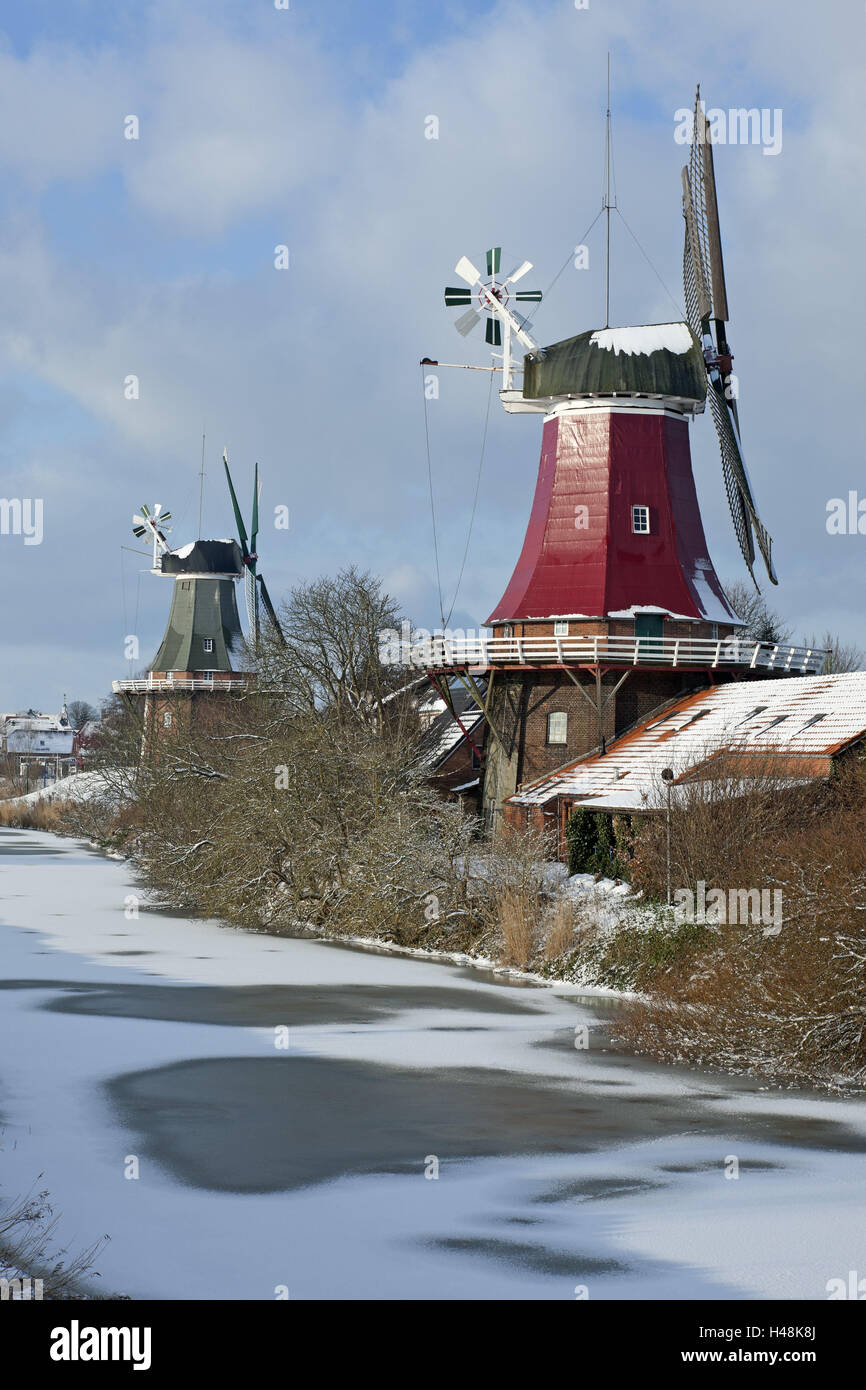 Winterstimmung, Twin Mühlen in Greetsiel (Dorf) Stockfoto