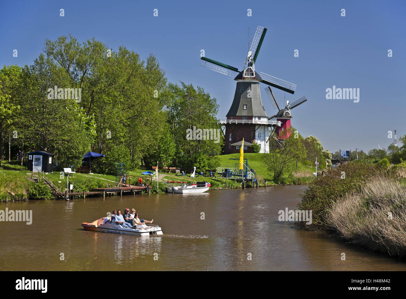 Twin Mühlen in Greetsiel (Dorf) Stockfoto