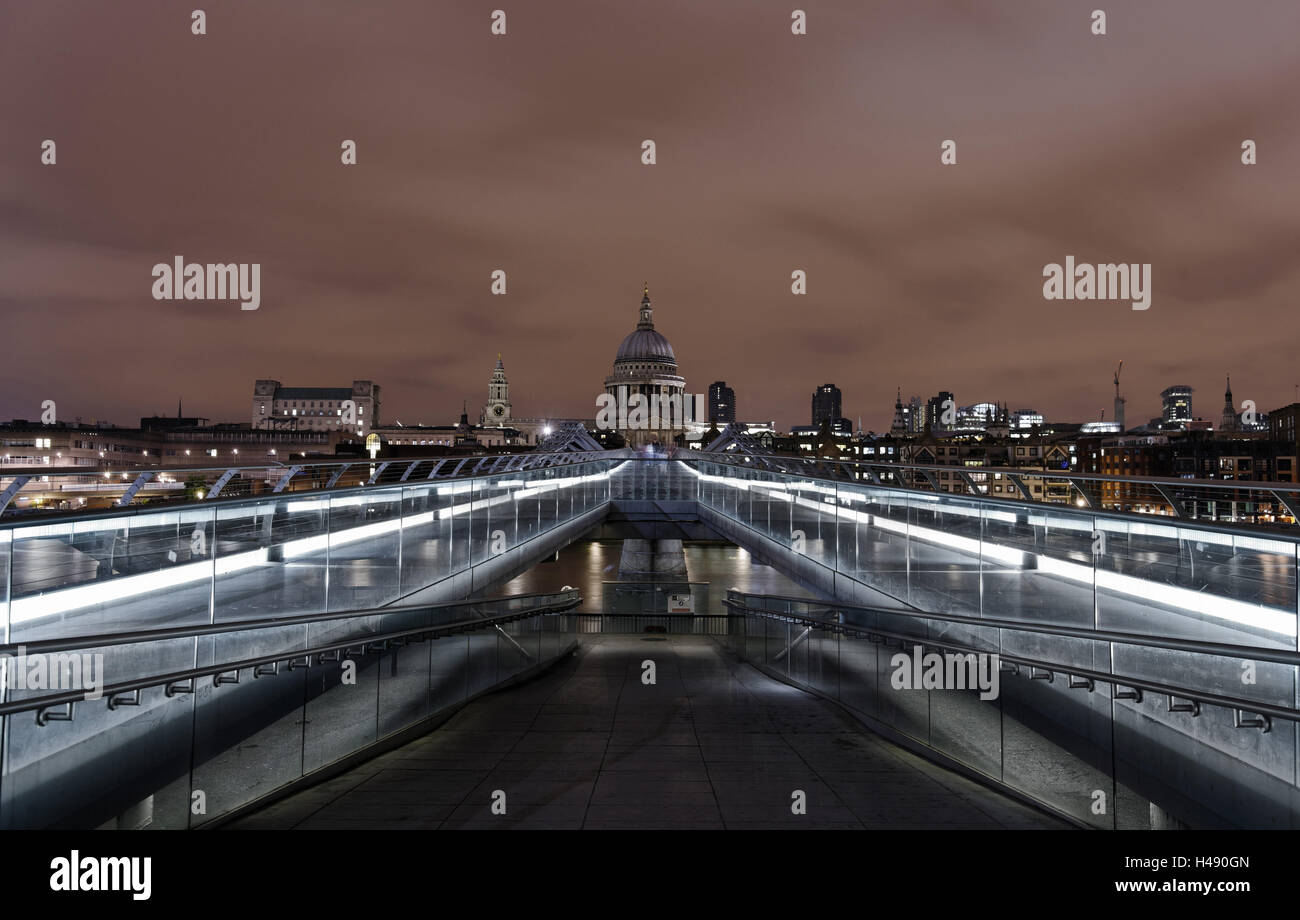 Millennium Bridge, Nachtaufnahmen, St. Pauls Cathedral, die Themse, London, England, Großbritannien Stockfoto