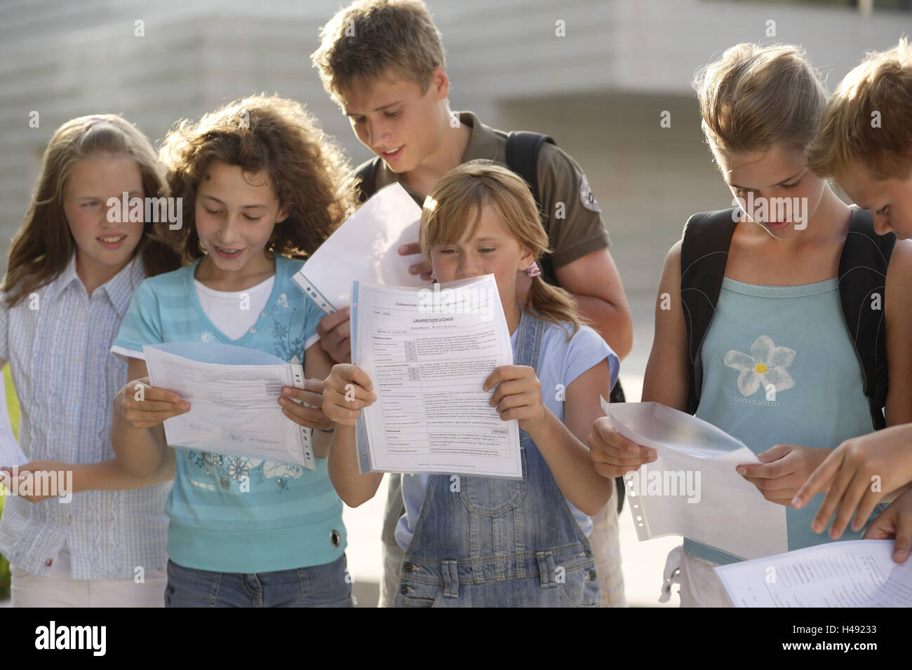 Schüler, Berichte, vergleichen, halten, Punkt, Pause Gericht, Stockfoto