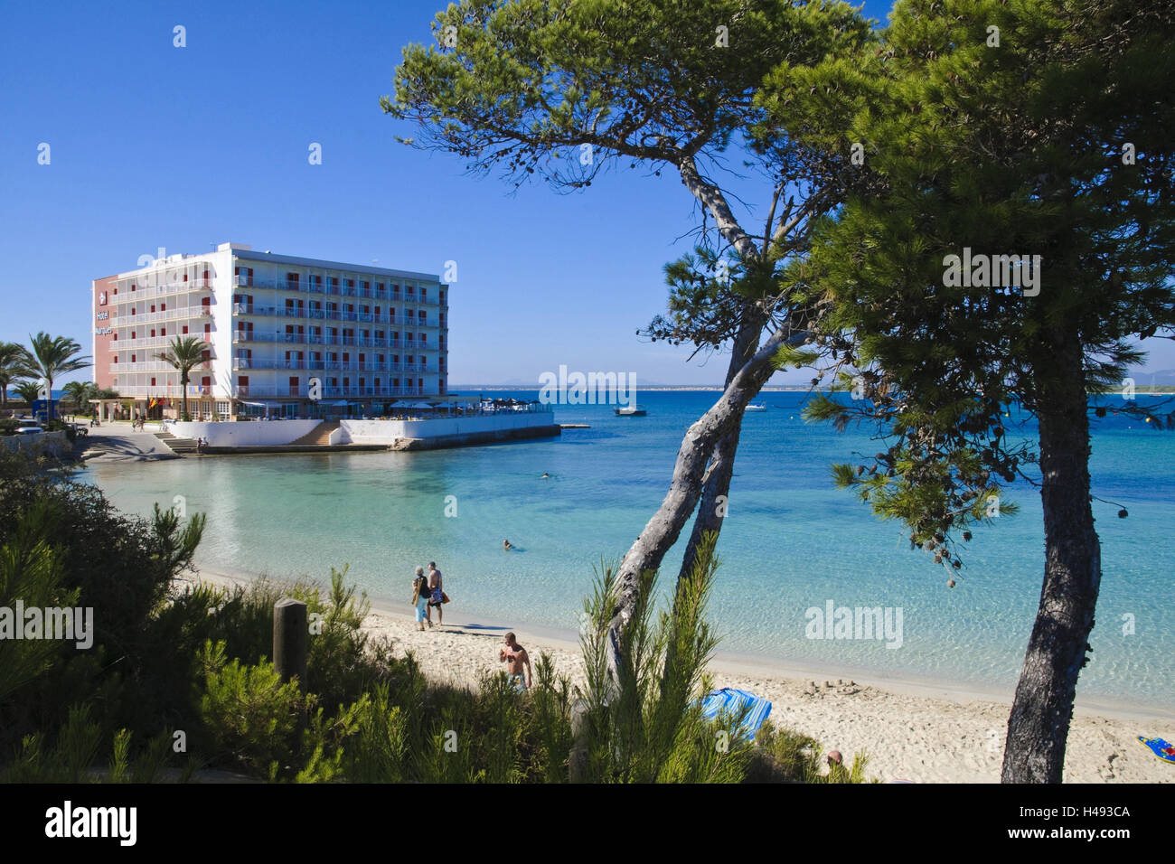 Strand Platja Der Marken Mit Hotel Marques Colonia De Sant Jordi Mallorca Spanien Stockfotografie Alamy