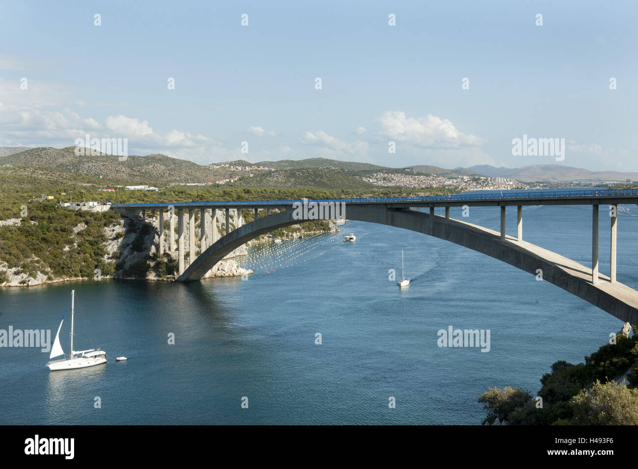 Kroatien, Dalmatien, Sibenik, Brücke über den Fluss Krka, Stockfoto