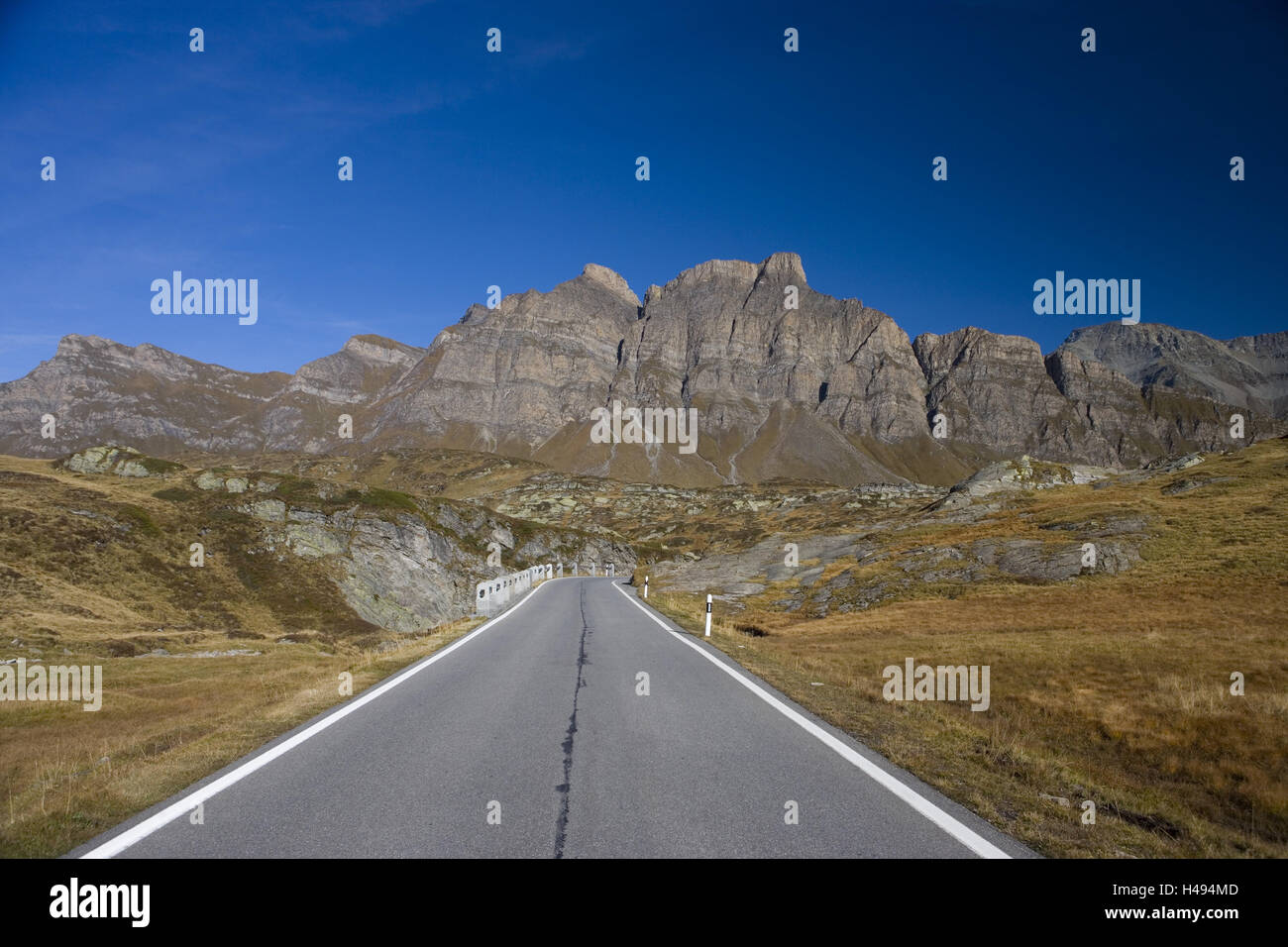 Schweiz, grau-Kragen, Rhein Holz, Hinterrhein, Piz Uccello, Berg Wälsch, San Bernardino, Pass, Passtrasse, Stockfoto