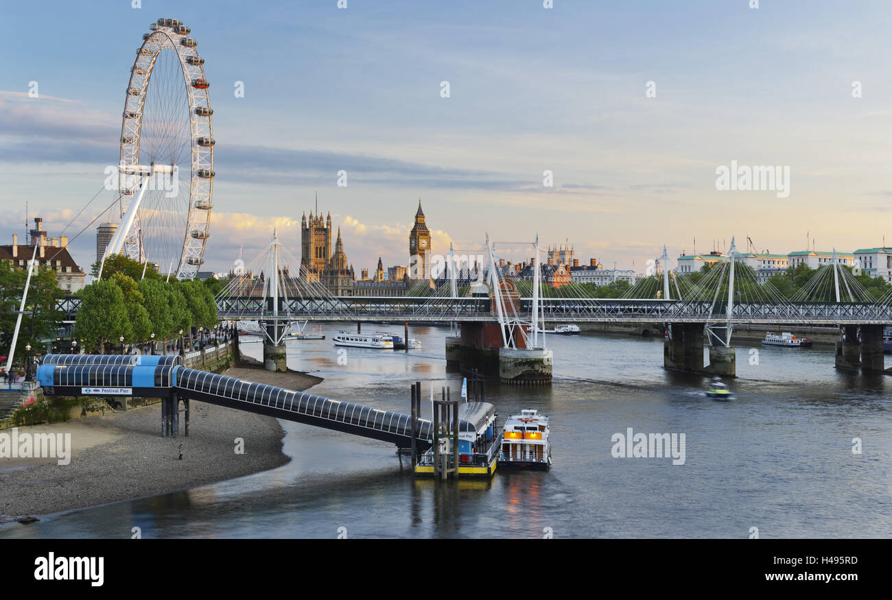 Die Themse, Hungerford bridge, Westminster Palace, London Eye, Big Ben, London, England, Großbritannien, Stockfoto