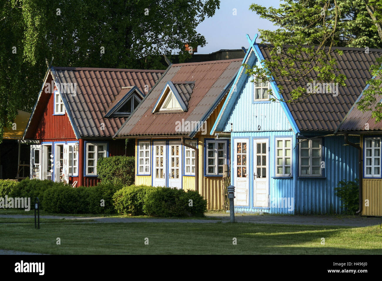 Litauen, Kurische Nehrung, Nida, typische Holzhäuser Stockfotografie - Alamy