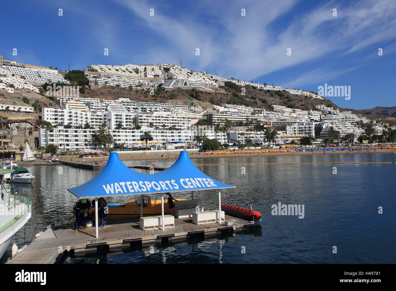 Kanarische Inseln, Puerto Rico, Korn, Canaria, Hotelgebäude, Meer, Querformat, Gebäude, Hotels, Spanien, Landschaft, Hügel, Wasser, Person, Tourist, Stockfoto