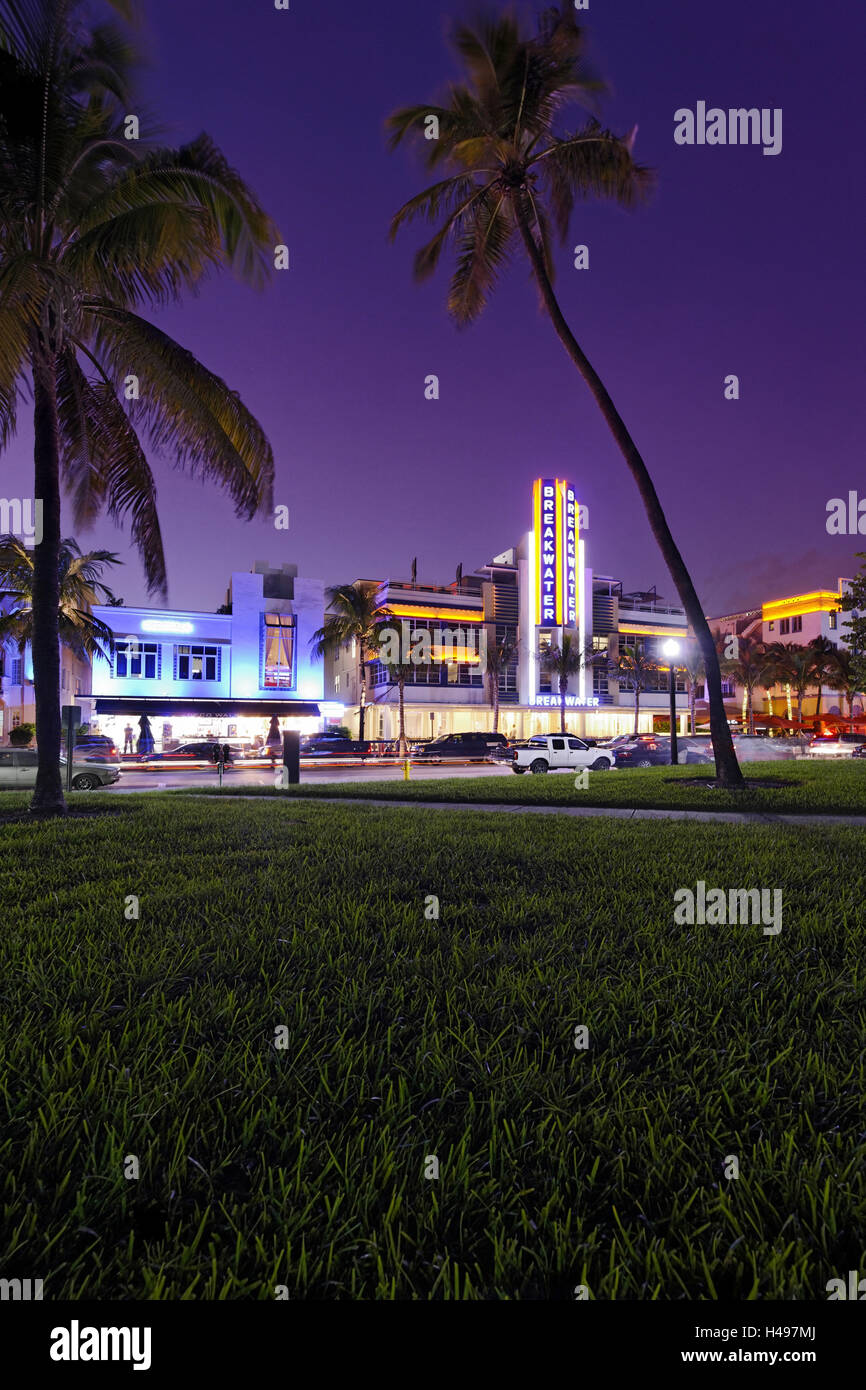 Hotel "Wellenbrecher" mit Dusk, Ocean Drive, Miami South Beach Art Deco District, Florida, USA, Stockfoto