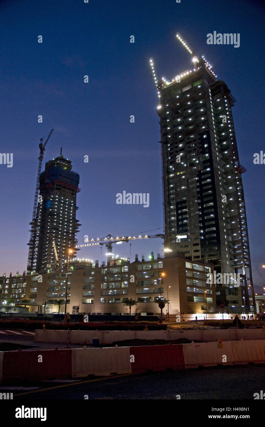 VAE, Dubai, Wolkenkratzer, hoher Anstieg, Bautätigkeit, am Abend, Stockfoto