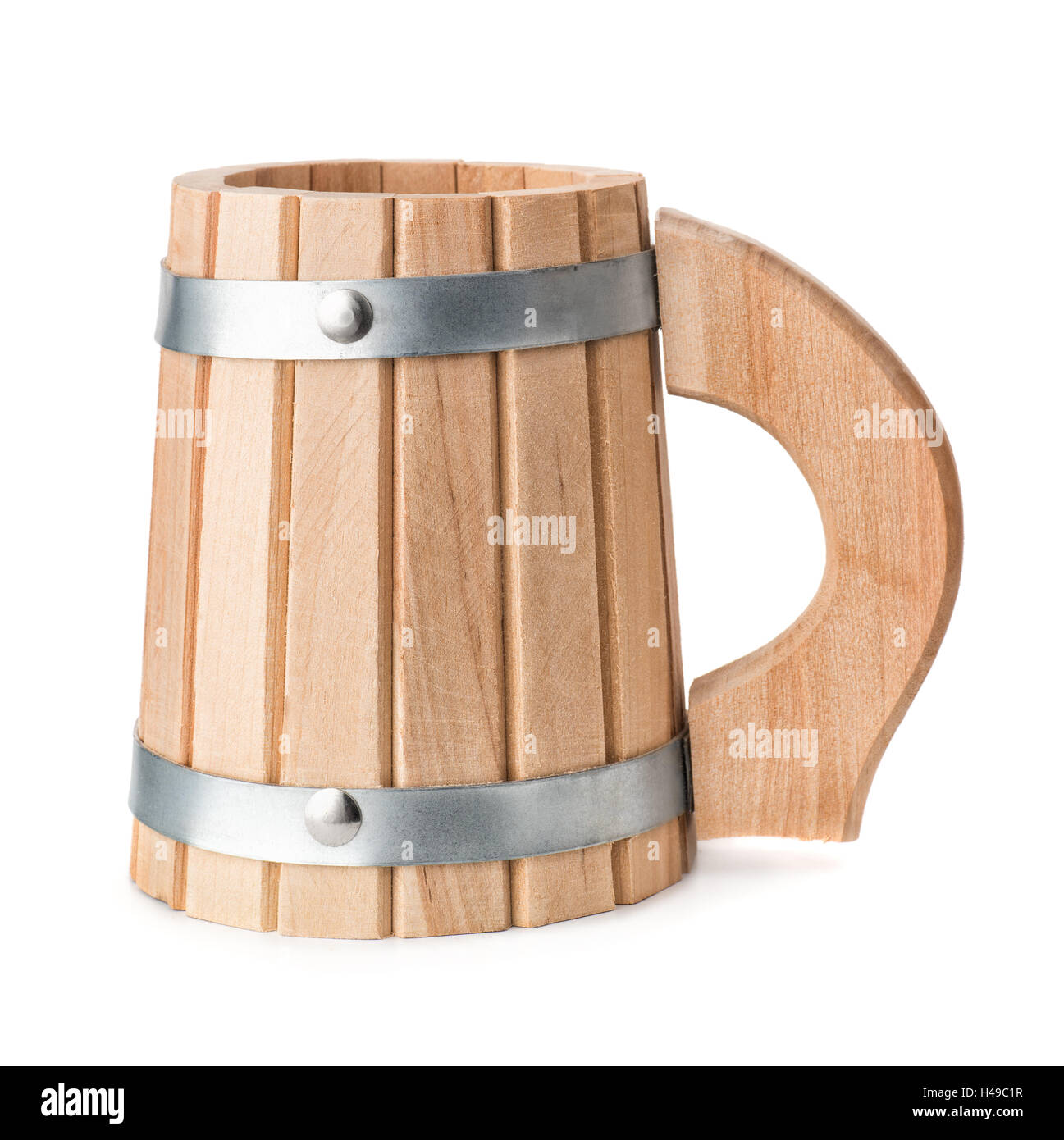 Leer aus Holz Bierkrug isoliert auf weiss Stockfoto