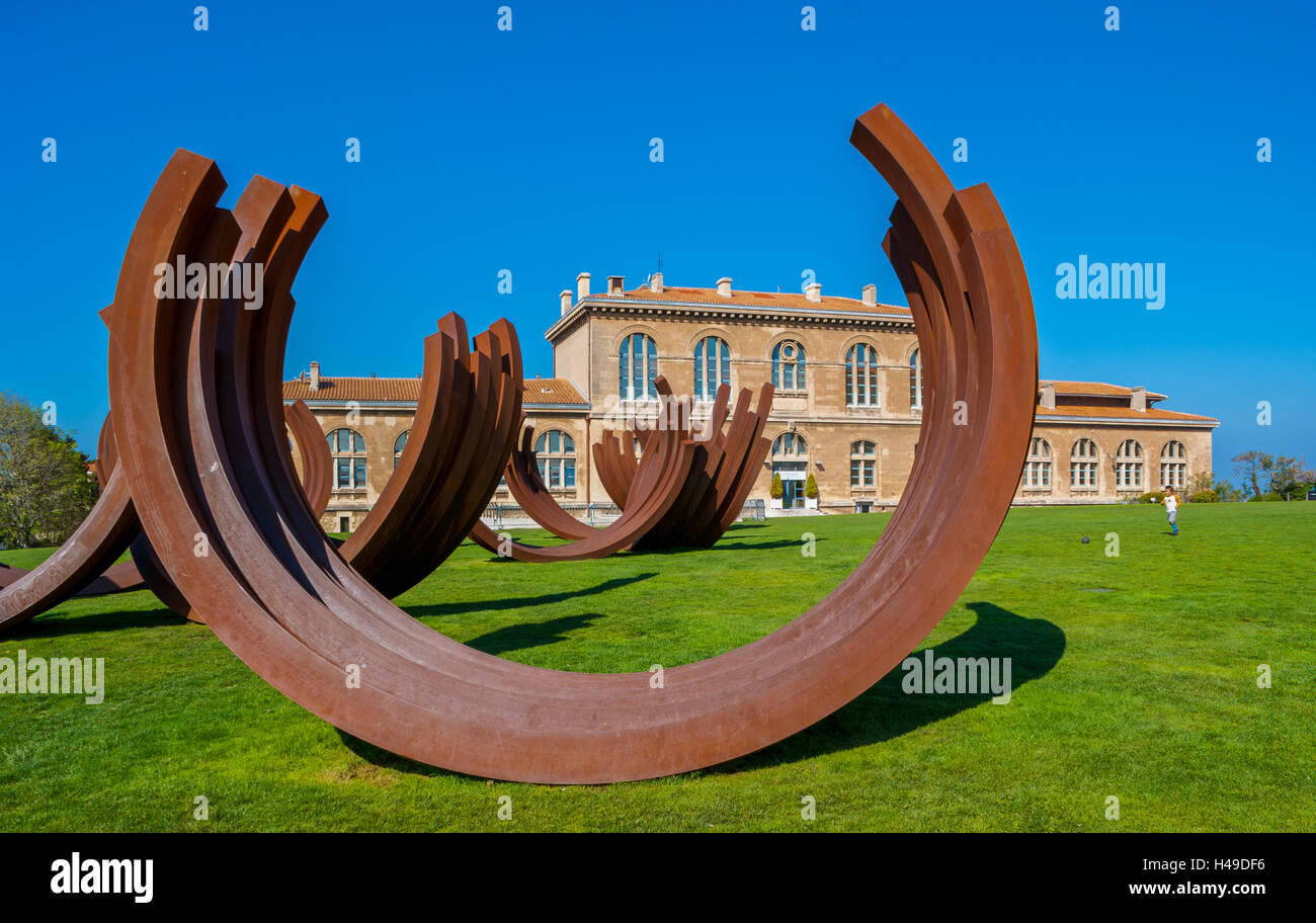 Marseille, Frankreich - 4. Mai 2013: Die moderne Kunst Skulpturen im Garten des Palais du Pharo. Stockfoto