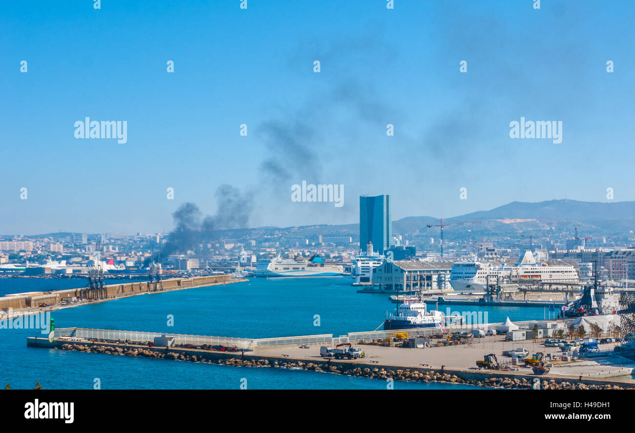Die Wirtschaft von Marseille und Umgebung ist noch mit seinen Handelshafen, der erste französische Hafen und den fünften Europäischen Por verbunden. Stockfoto
