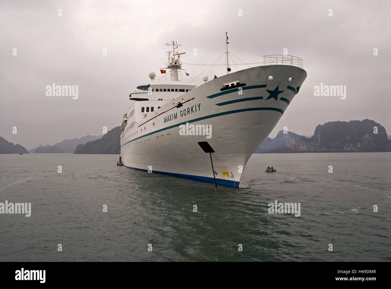 Vietnam, Halong Bay, Inselwelt, Kreuzfahrtschiff "Maxim Gorkiy", Stockfoto