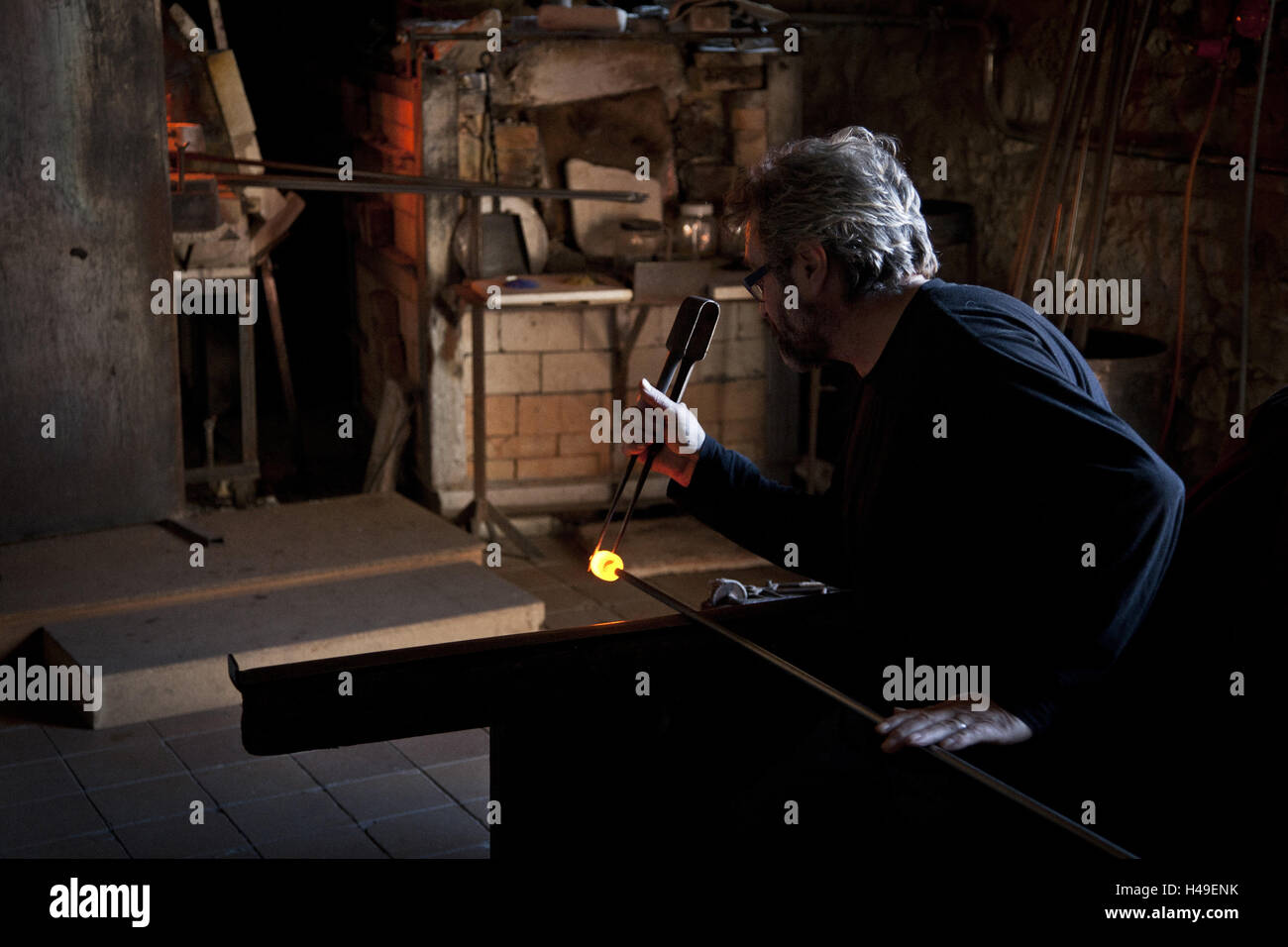 Garage von Paco Ramos, Glasbläser in Vimbodi, Provinz von Tarragona, Katalonien, Spanien Stockfoto