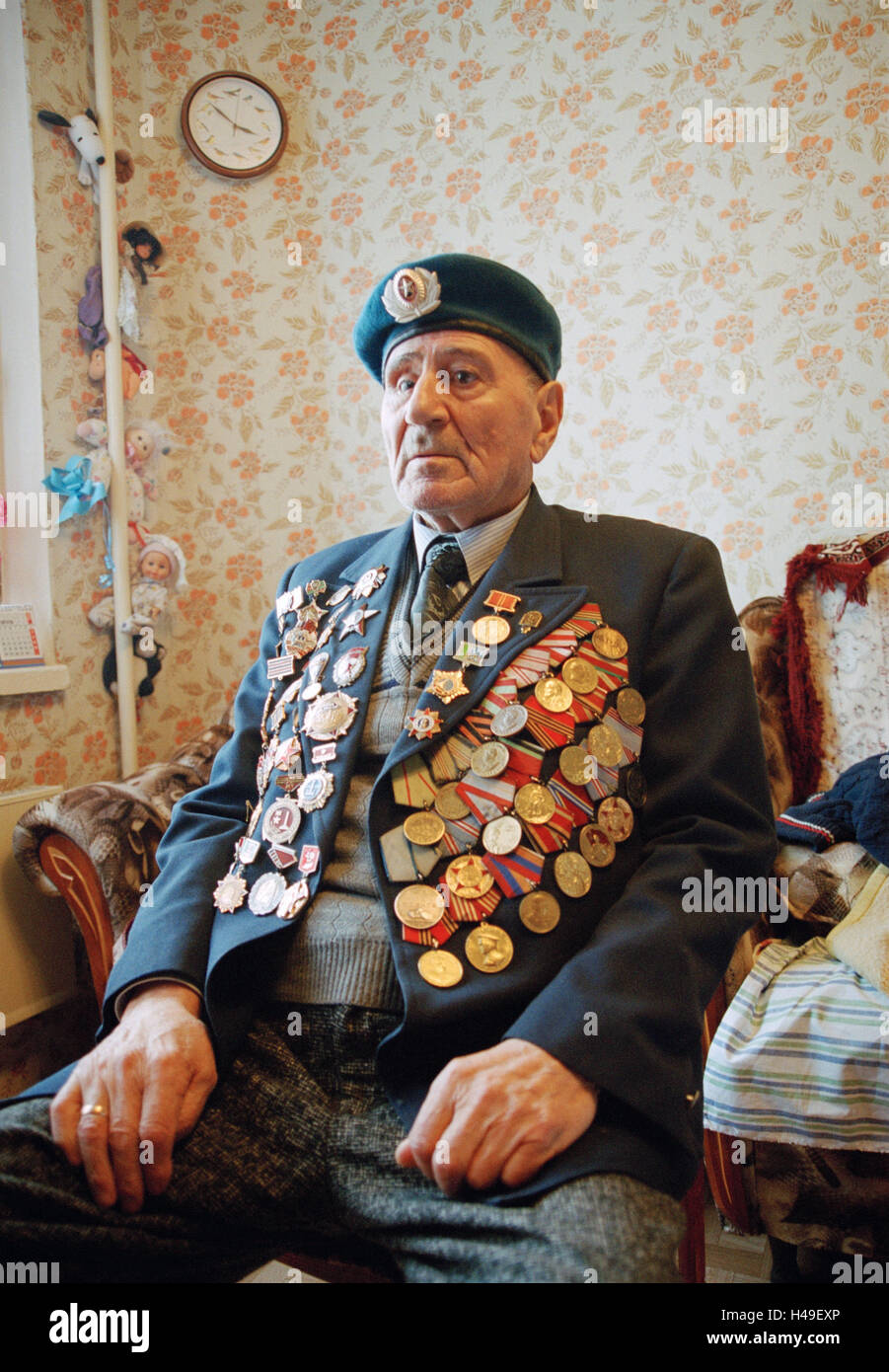 Best-Ager, Senior, Sit, Sportjacke, Abzeichen, dekoriert, kein Model-Release, Stockfoto