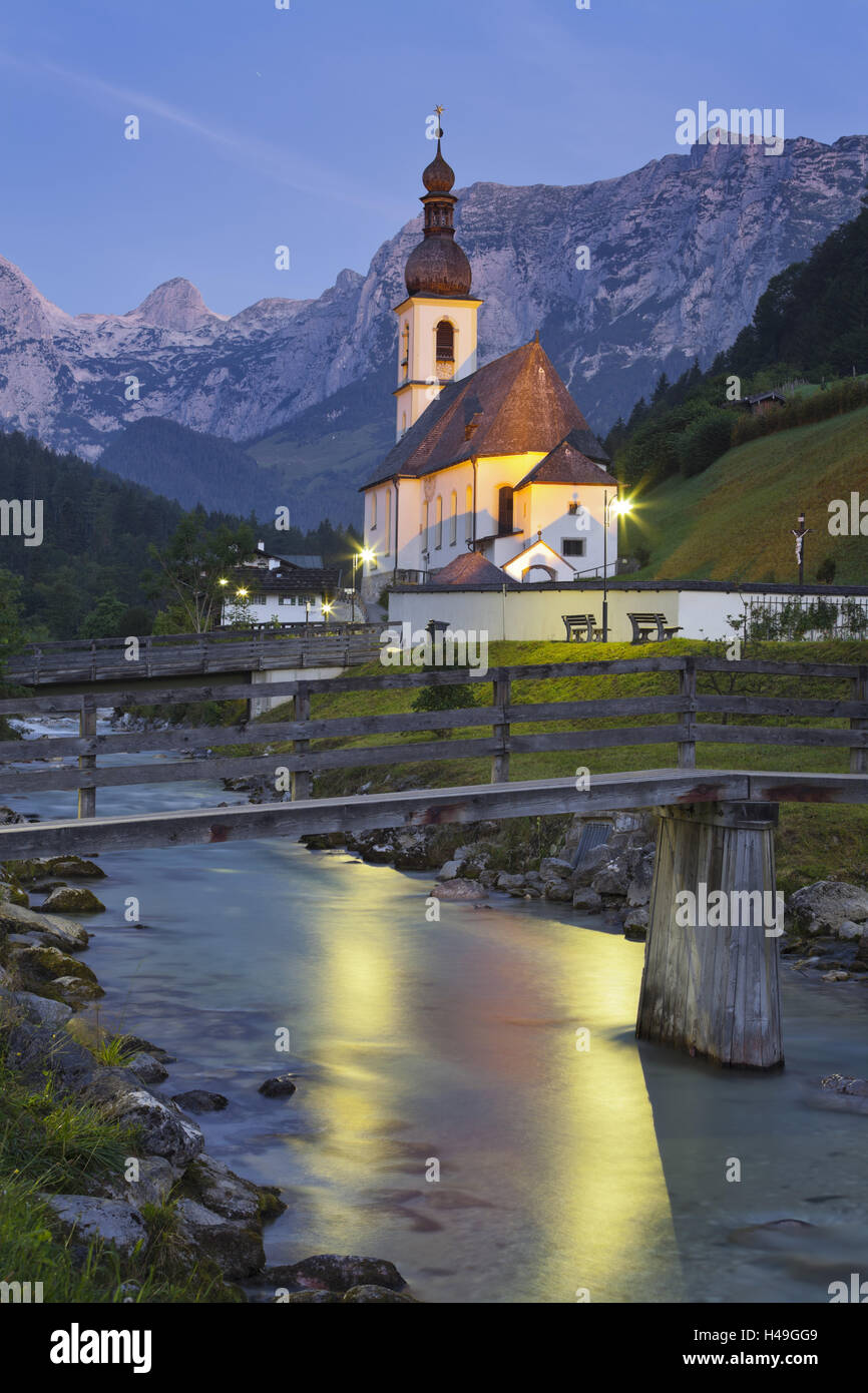 Kirche in der Ramsau, Ramsauer Ache Fluß, Landkreis Berchtesgadener Land,  Bayern, Deutschland Stockfotografie - Alamy