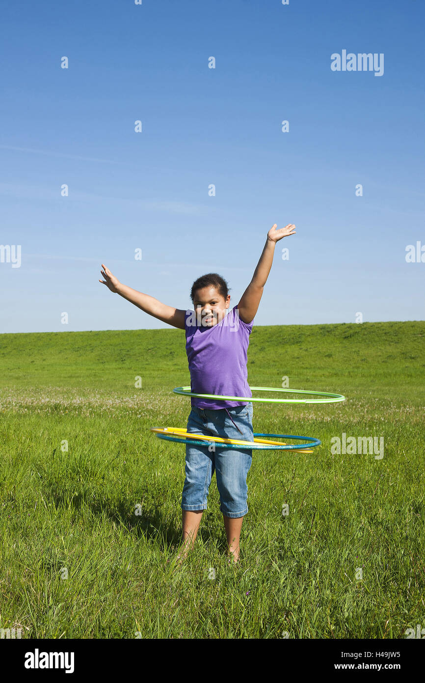 Mädchen mit Hula-Hoop Stockfoto
