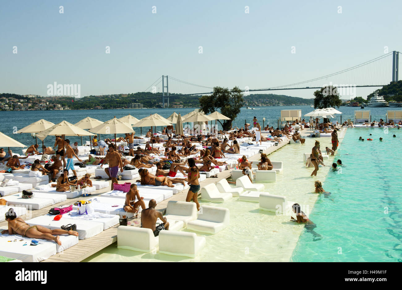 Türkei, Istanbul, Kurucesme, Bad Plattform Suada am Bosporus  Stockfotografie - Alamy