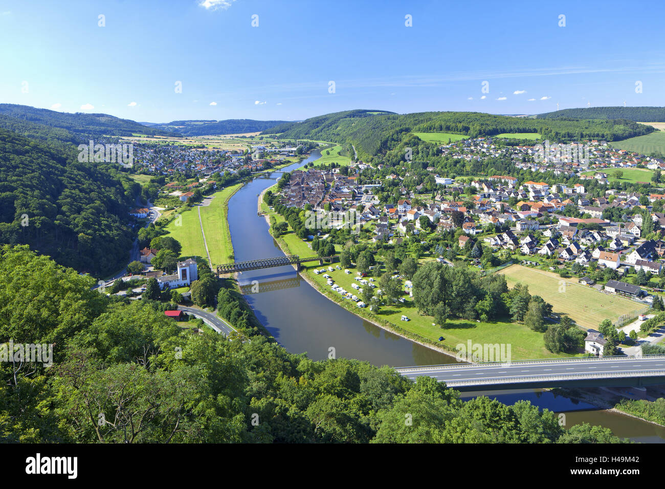 Deutschland, Niedersachsen, Weserbergland, Weser gelegen, Stadt Bodenwerder, Panoramablick, Stockfoto