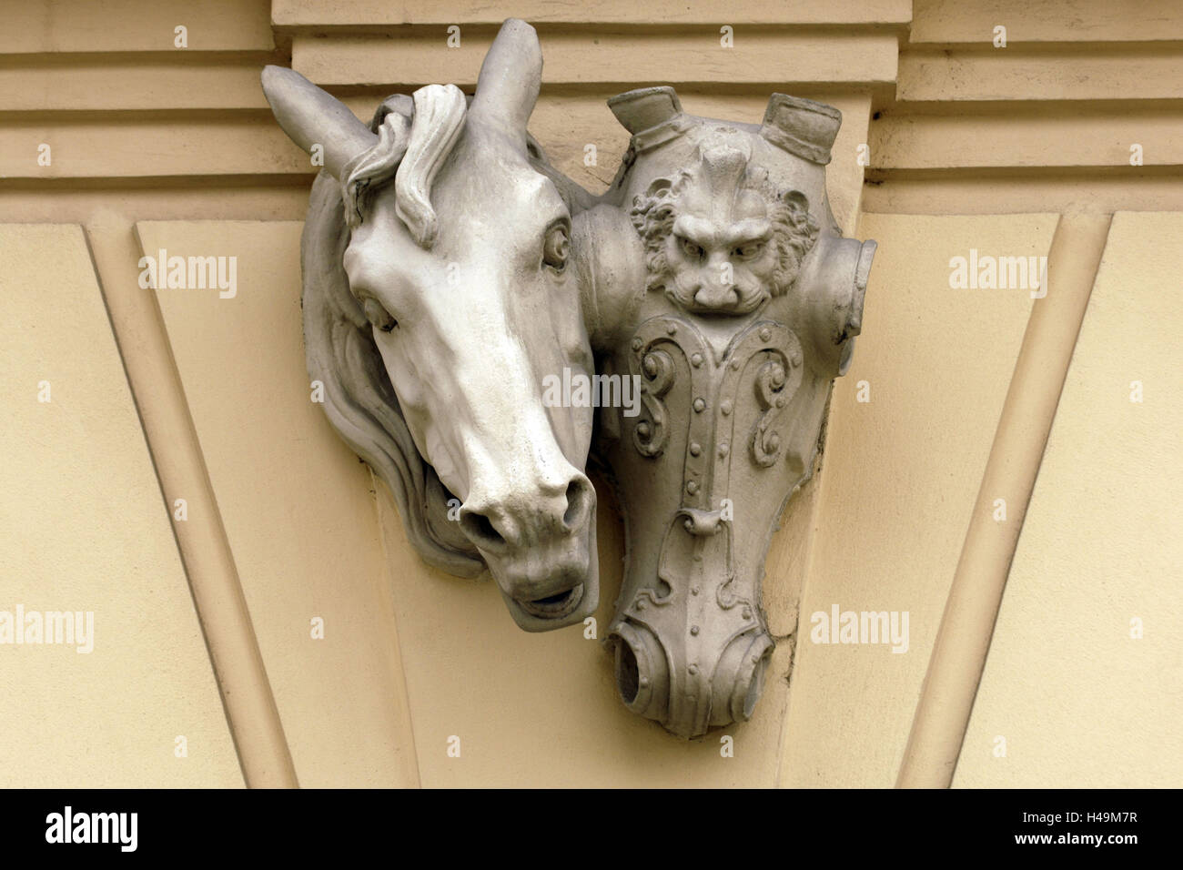 Österreich, Wien, MuseumsQuartier, Pferdeköpfe ab einer Fassade Schmuck im ehemaligen kaiserlichen Hofstallungen, Stockfoto
