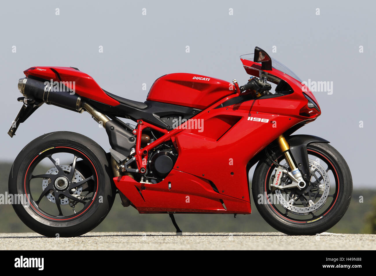 Motorrad, italienische 1000ccm, Ducati 1198 s, Seite standard rechts  Stockfotografie - Alamy
