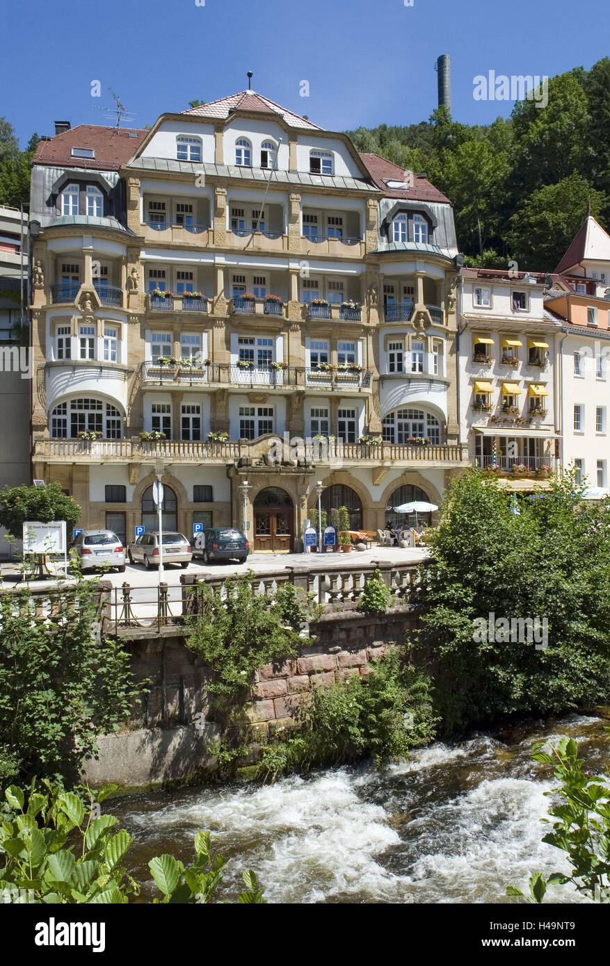 Deutschland, Baden-Württemberg, Schwarzwald, Wild Bad, Rathaus, Fluss Enz, Enztal, Nordschwarzwald, Stadt anzeigen, Gewässer, Gebäude, Struktur, Häuser, historisch, Architektur, Sehenswürdigkeit, Sommer, Stockfoto