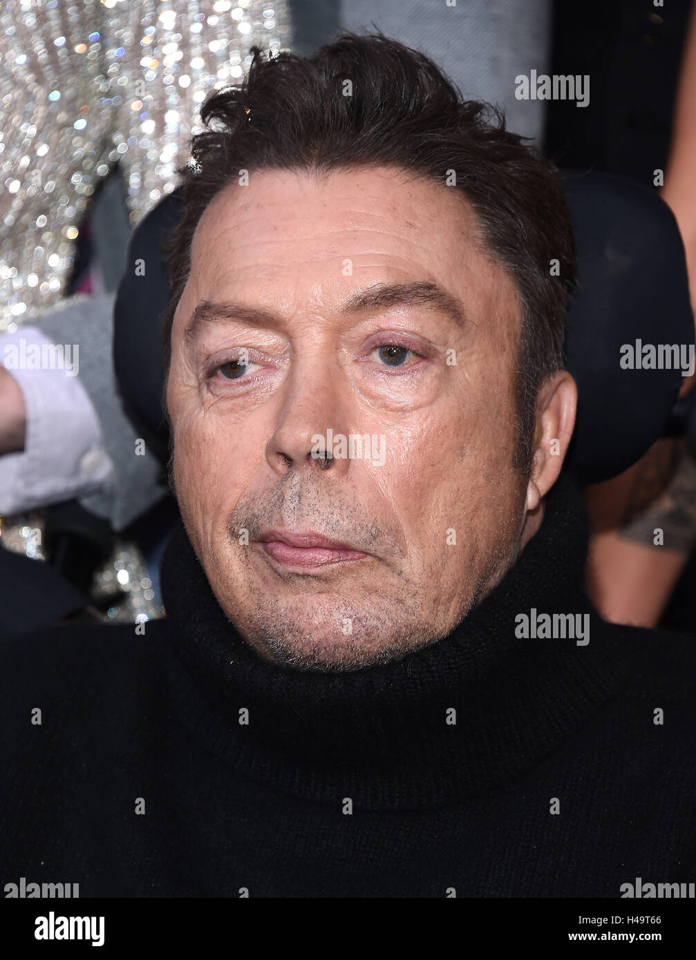 West Hollywood, Kalifornien, USA. 13. Oktober 2016. Tim Curry kommt für die Premiere von "The Rocky Horror Picture Show; Lasst uns wieder den Zeitsprung '' Premiere im Theater Roxy. Bildnachweis: Lisa O'Connor/ZUMA Draht/Alamy Live-Nachrichten Stockfoto