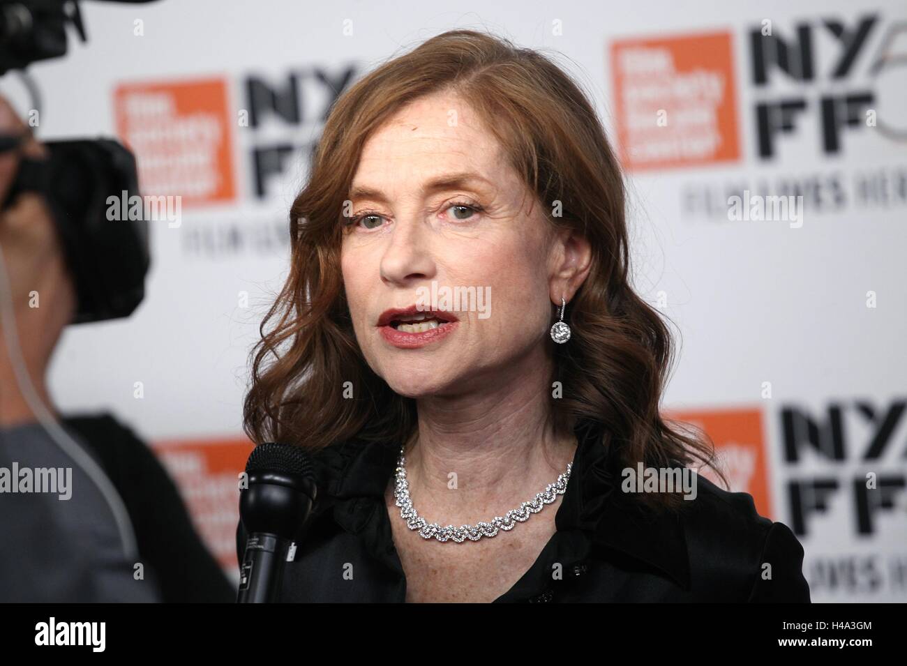 New York, NY, USA. 14. Oktober 2016. Isabelle Huppert besucht "Things to Come" und "Elle" Filmpremieren am NYFF54 in der Alice Tully Hall am 14. Oktober 2016 in New York City. Bildnachweis: Diego Corredor/Medien Punch/Alamy Live-Nachrichten Stockfoto