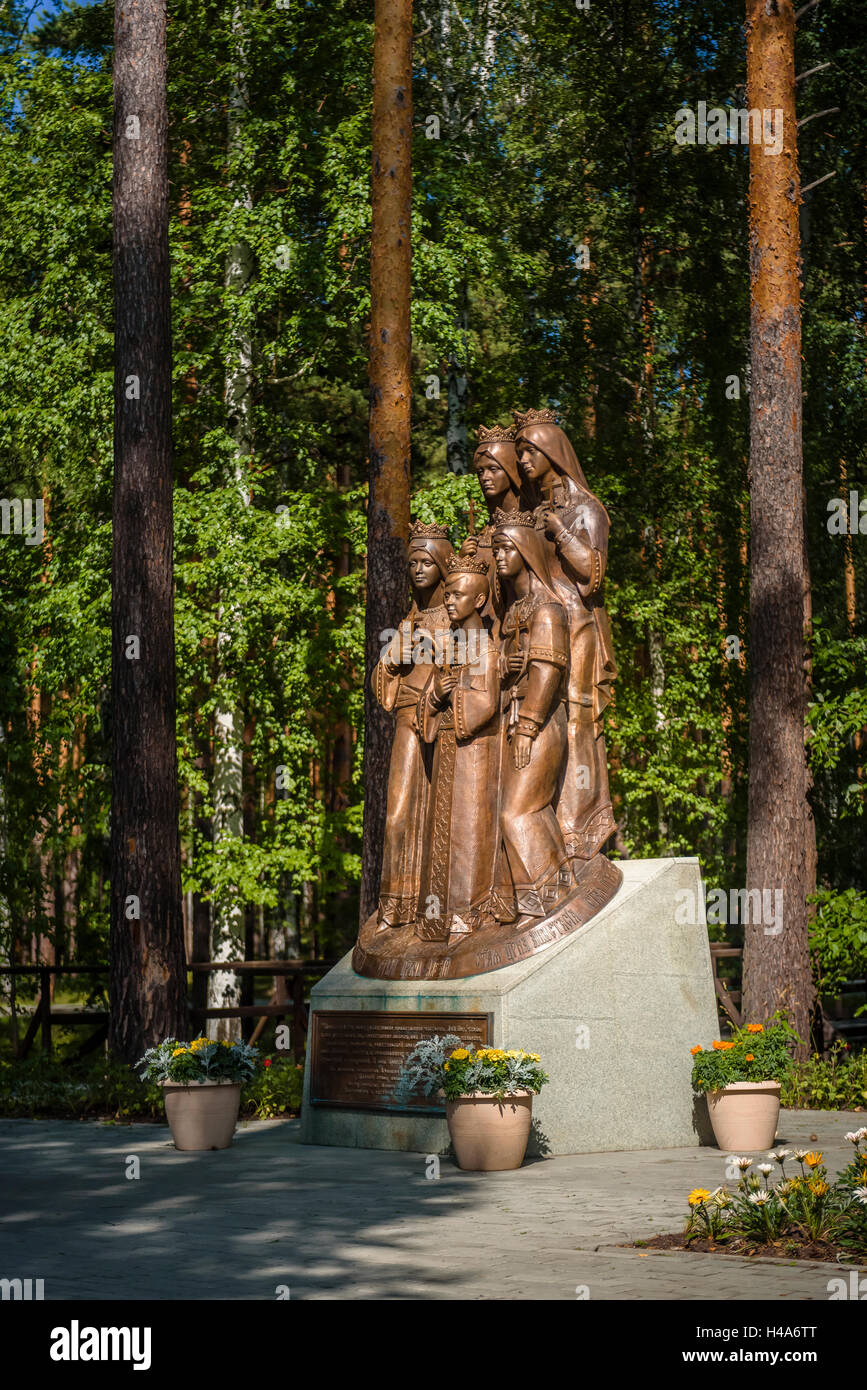 Statue der Romanow-Zaren Kinder im Kloster Ganina Yama Stockfoto