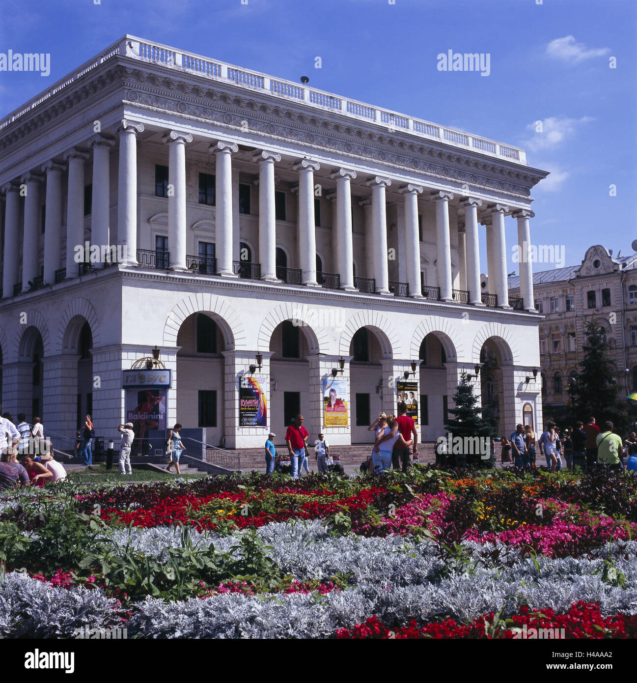 Ukraine, Kiew, Musikakademie, Passanten, Stockfoto