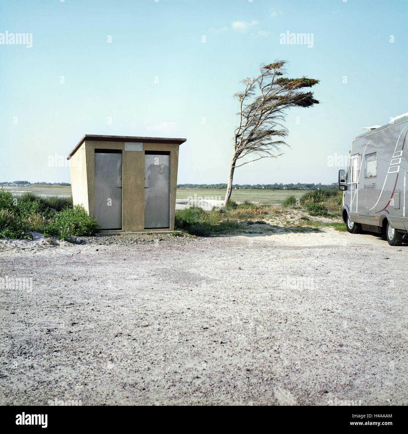 Camping am Meer, Toiletten, Baum, Caravan, Normandie, Frankreich Stockfoto