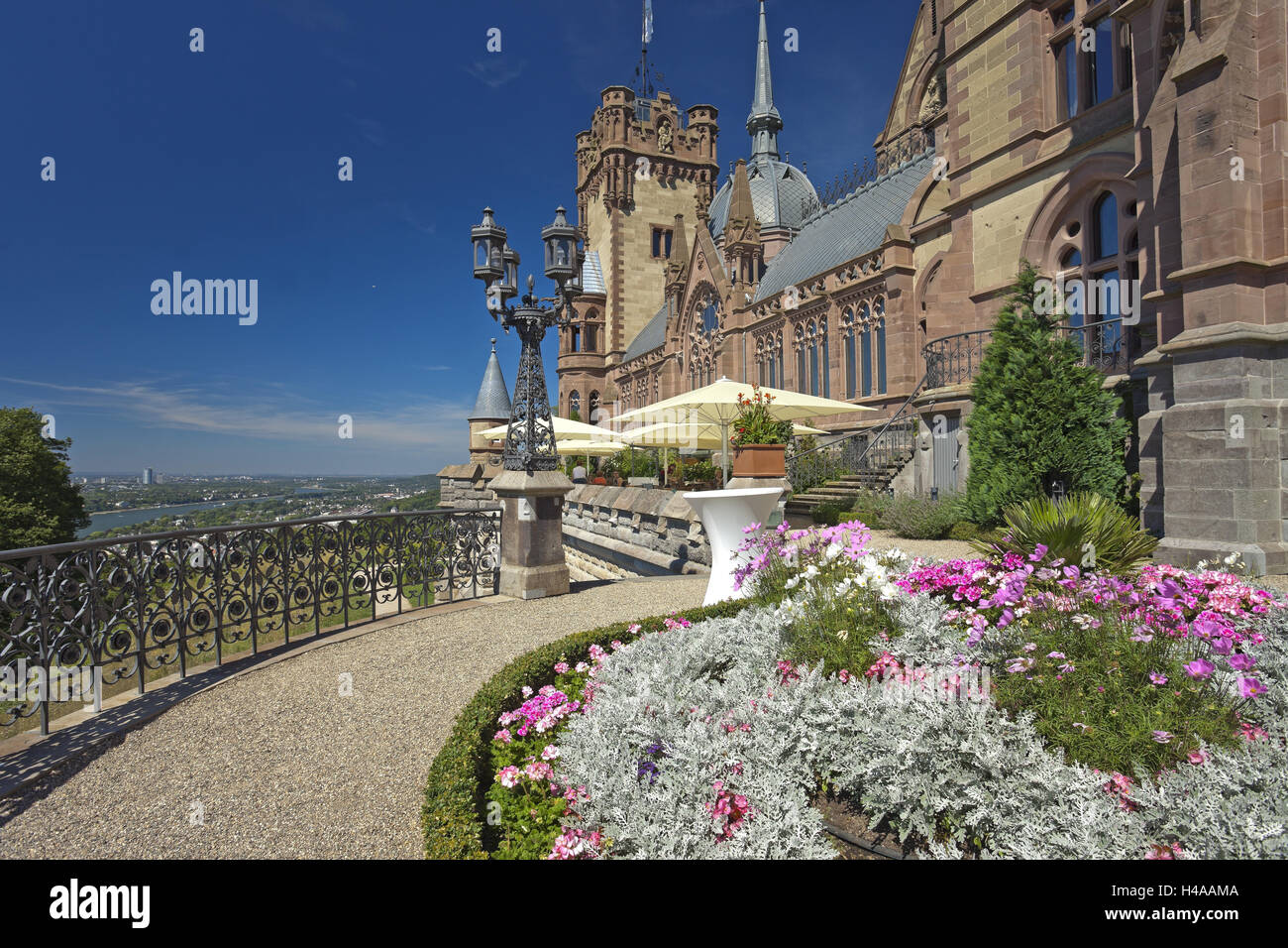 Deutschland, Siebengebirge, Bonn, Königswinter, Drachenburg Schloss, Panoramaterrasse, Rhein, Stockfoto