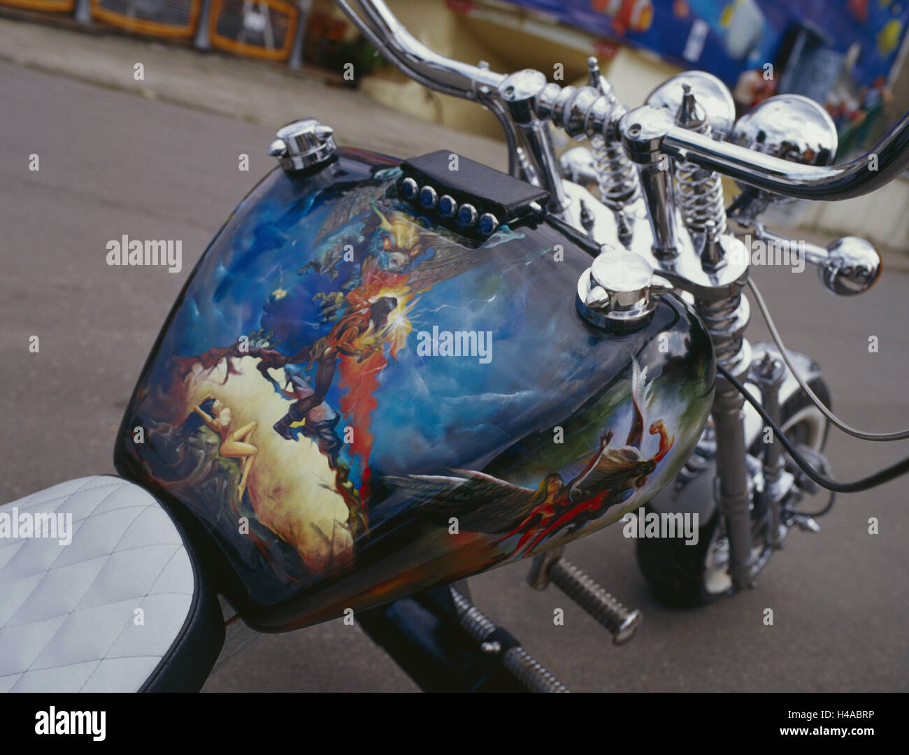 Airbrush motorrad tank -Fotos und -Bildmaterial in hoher Auflösung – Alamy