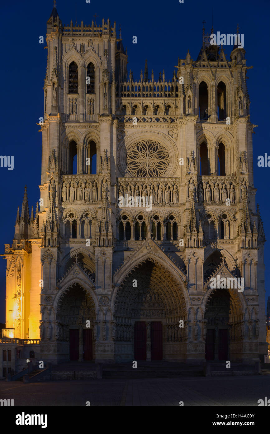 Frankreich, Picardie, Somme, Amiens, Kathedrale Notre-Dame-Amiens, Westfassade, am Abend, Stockfoto