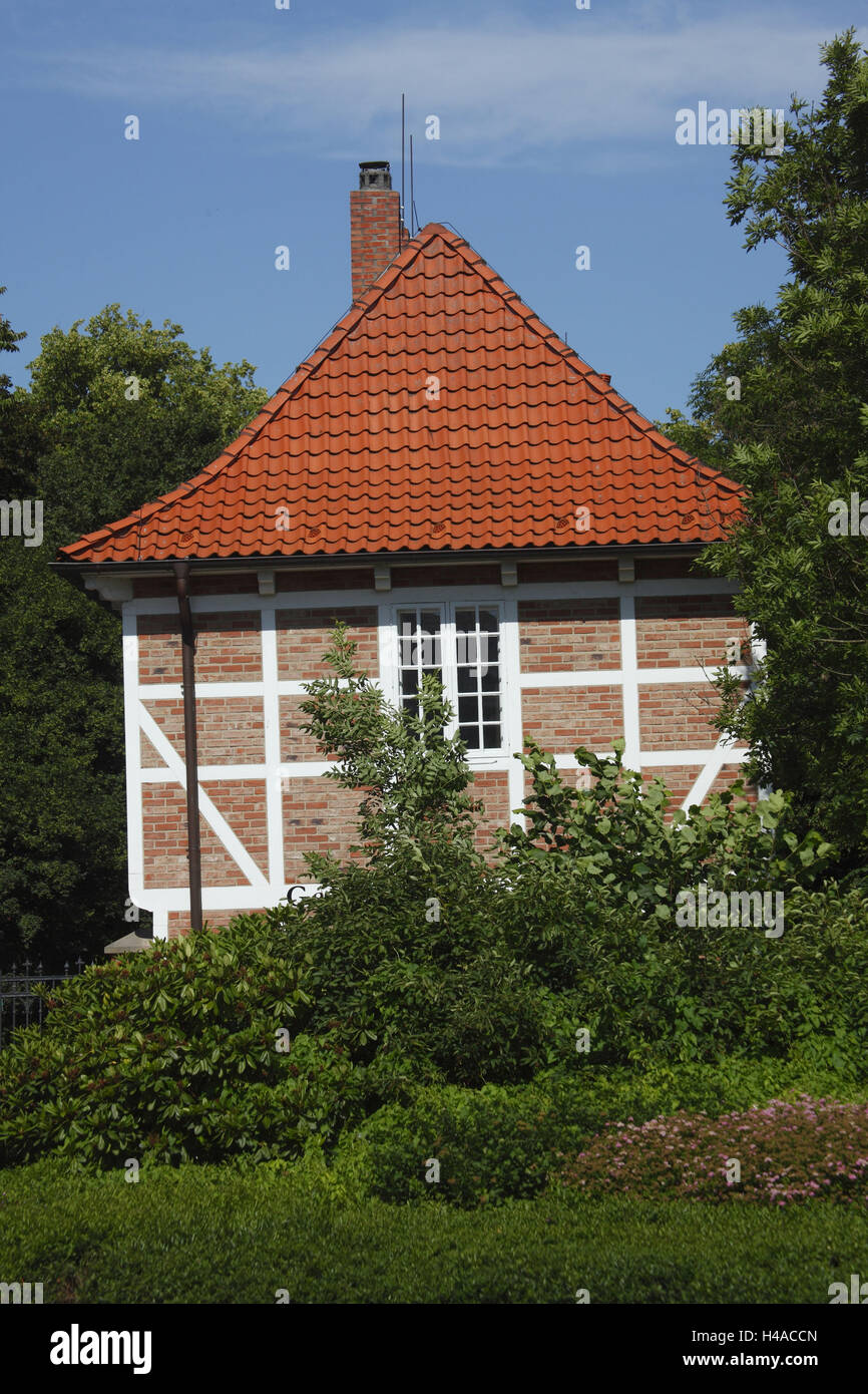 Deutschland, Niedersachsen, Cuxhaven, Ritzebütteler Schlosspark, Fachwerkhaus, Stockfoto