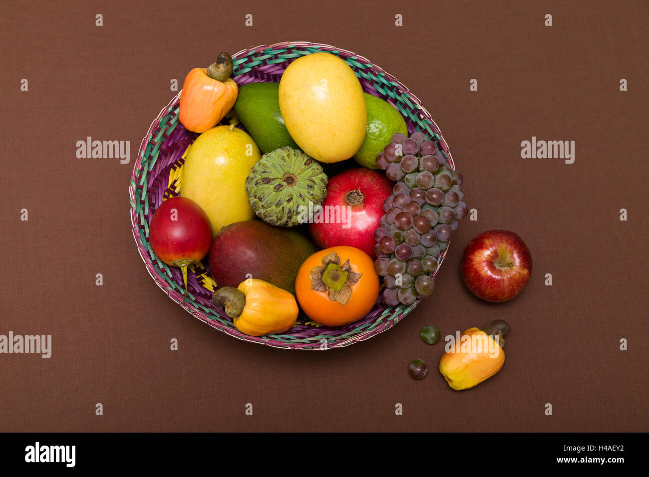 Exotischer Obstkorb Stockfoto