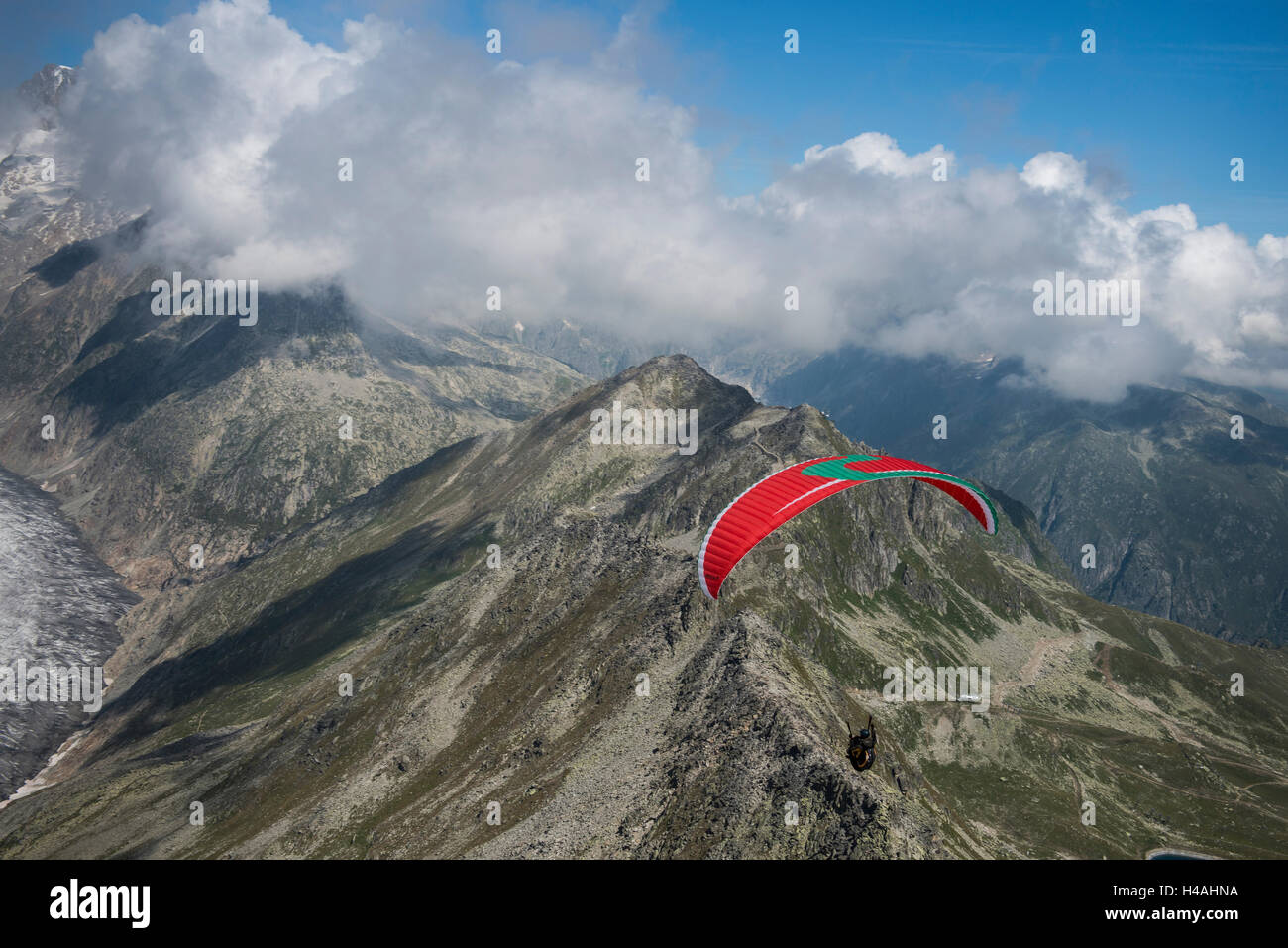 Gleitschirm über dem Eggishorn, Aletschgletscher, Gleitschirm, Luftbild, Eggishorn, Fiesch, Wallis, Schweiz Stockfoto