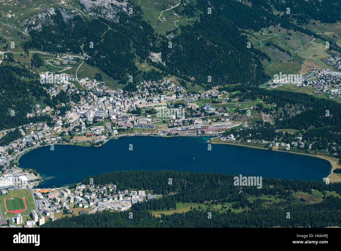 St. Moritz, St. Moritzer See, St. Moritz-Bad, Bergstadt, Corviglia, Graubünden, Engadin, Oberengadin, Luftbild, Maloja, Schweiz Stockfoto