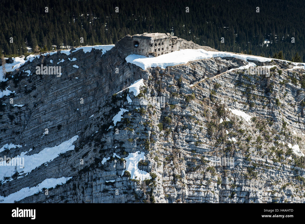 Bergfestung, historisches Baudenkmal, Caldonazzo, Val Sulgana, aerial shot, Trentino, Italien Stockfoto