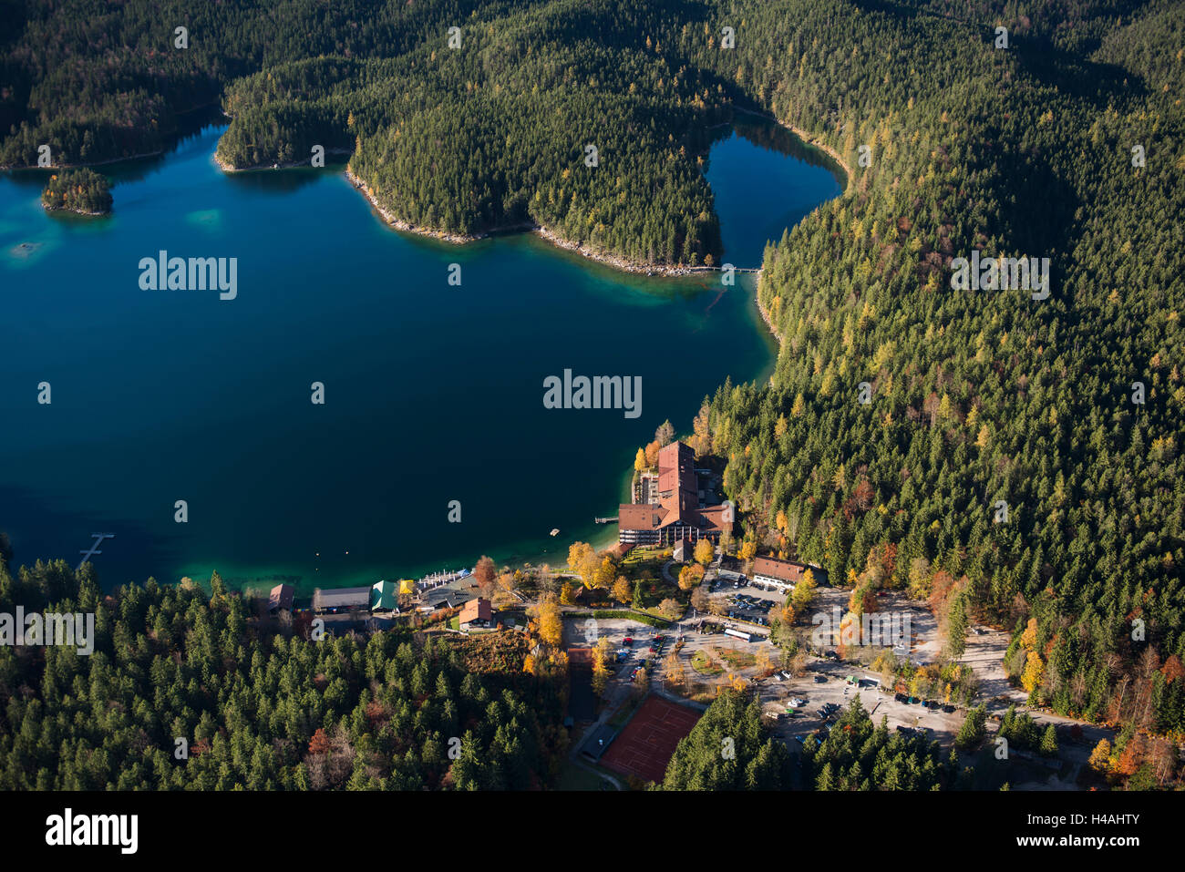 Eibsee, Grainau, Eibsee Hotel Lake, Garmisch-Partenkirchen, Loisach-Tal, Antenne gedreht, Bayern, Oberland, Oberbayern, Werdenfelser Land, Deutschland Stockfoto