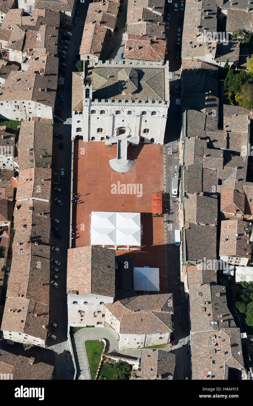 Gubbio, Altstadt, Stadtzentrum, Umbrien, Italien, historische Gebäude, Architektur-Denkmal, Luftaufnahme Stockfoto