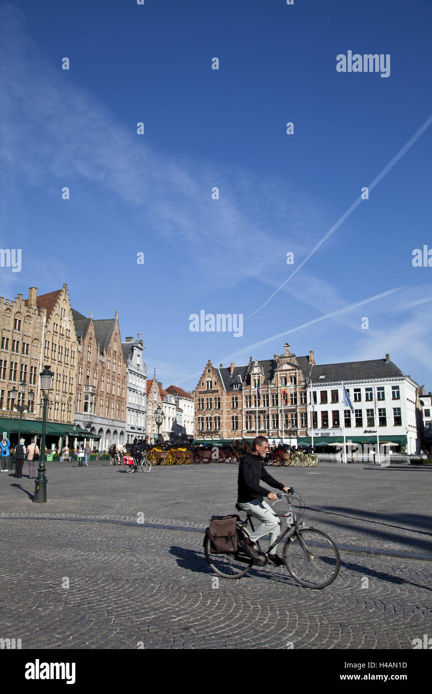 Touristen auf dem Marktplatz, Brügge, Belgien, Europa, Stockfoto