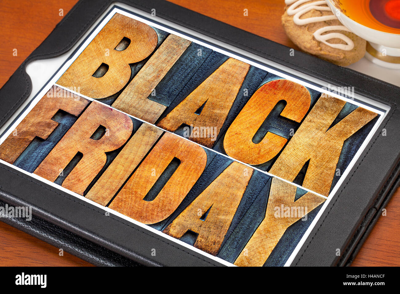 Schwarzer Freitag - Text in Vintage Buchdruck Holzart auf eine digital-Tablette. Black ist Freitag der Tag nach Thanksgiving Day Stockfoto