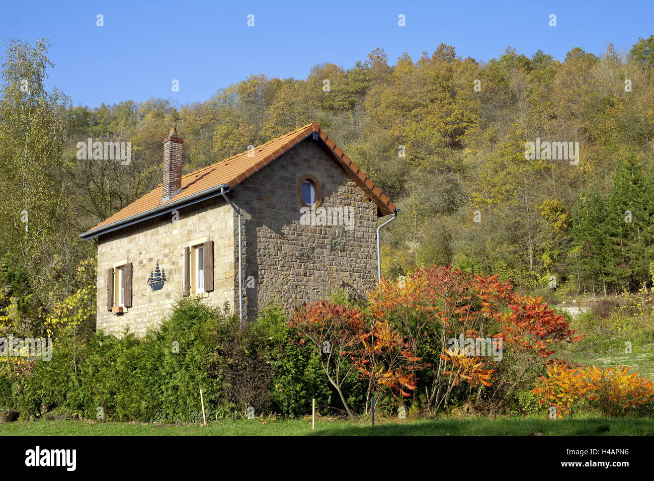 Luxemburg, Einsiedler Haus in ätzend, Herbst Holz Stockfoto