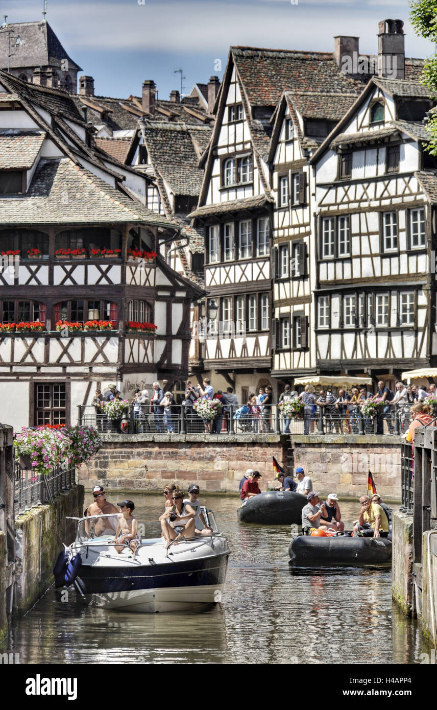 Frankreich, Elsass, Straßburg, Altstadt, Fluss Ill, Schleuse, Stiefel, Menschen, Stockfoto