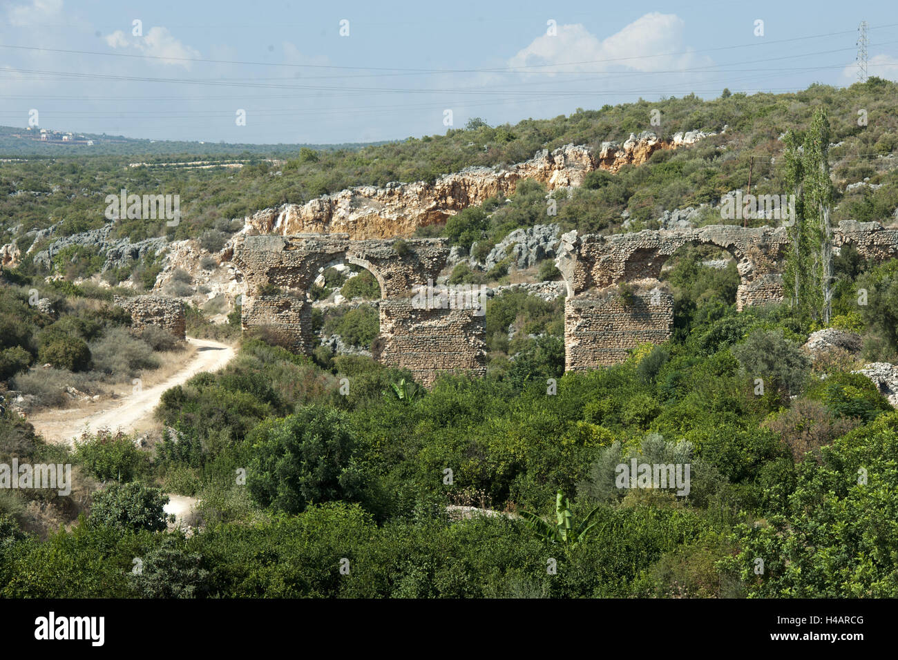 Türkei, Provinz Icel (Mersin), Silifke, Ayas, Aquädukt mit Kanlidivane (Kanytelleis), Stockfoto