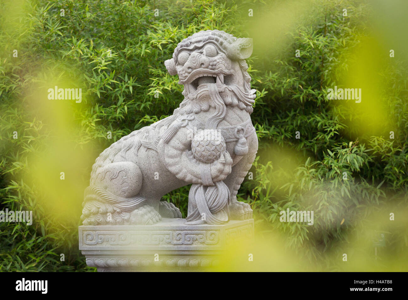 Asiatische Statue, Bambus, "Blumengärten Hirschstätten" Blumengärten, 22. Bezirk, Danustadt Bezirk, Wien, Österreich Stockfoto