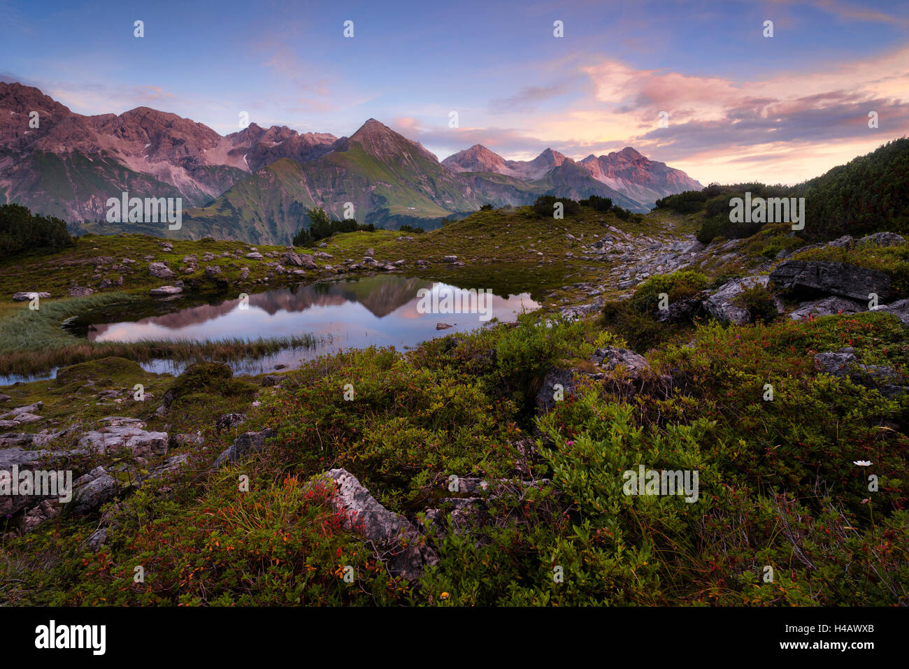 Deutschland, Allgäu, Alpen, Berge, Guggersee, wild, Mädelegabel, See, Wasser, Spiegelung, Stockfoto