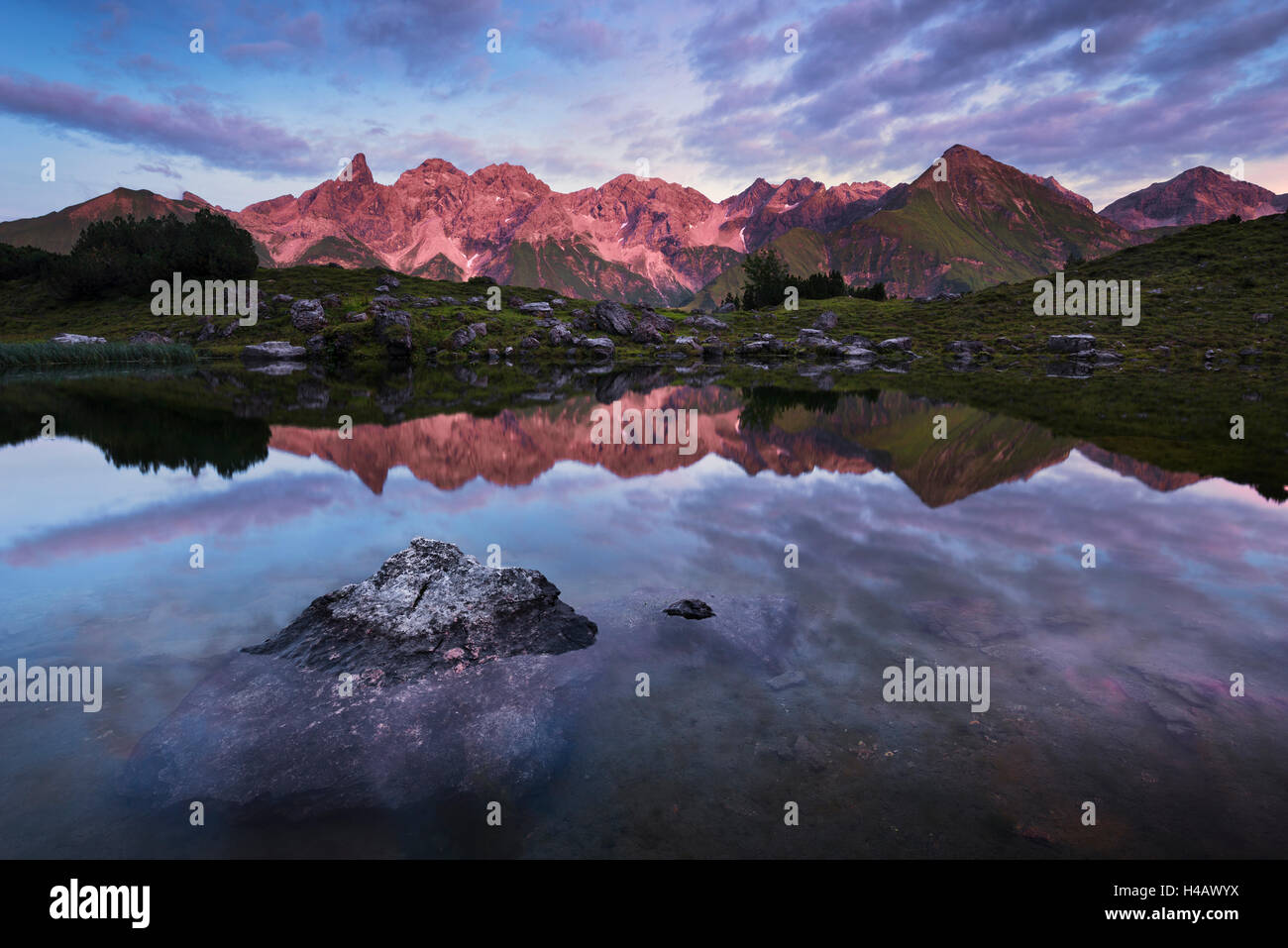 Deutschland, Allgäu, Alpen, Berge, Guggersee, wild, Mädelegabel, See, Wasser, Spiegelung, Stockfoto
