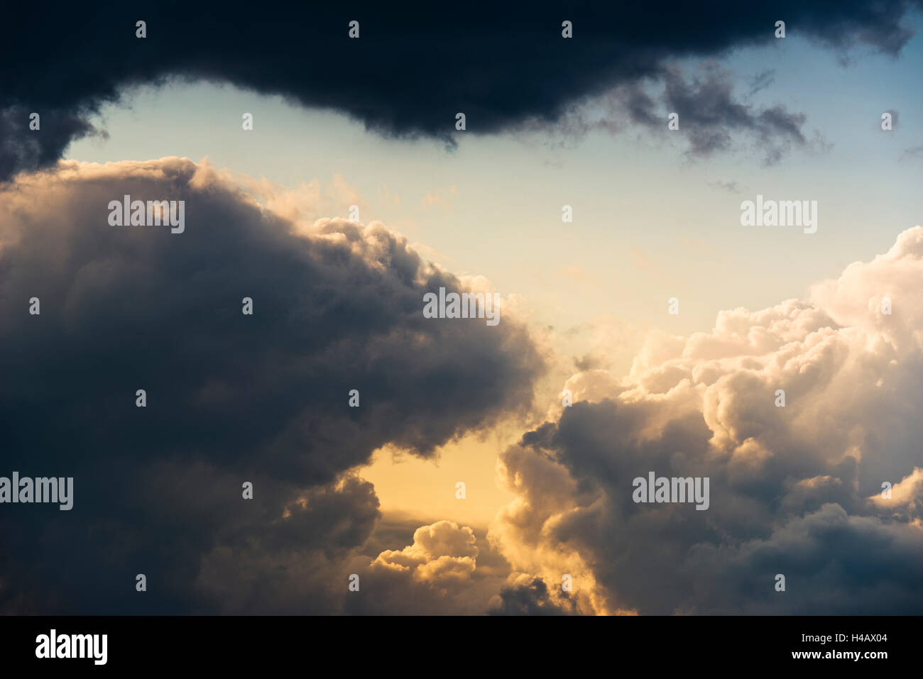 Deutschland, Bayern, Lechfeld, Himmel, Wolken, dramatische, leichte Stimmung, Drachen, Taube, Abend, Licht Stockfoto